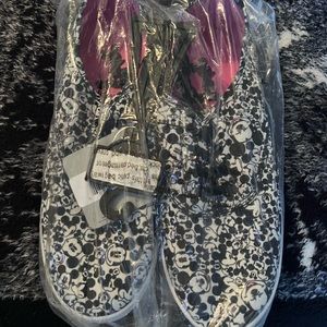 Disney Mickey Mouse shoes. Never used with tags size 11